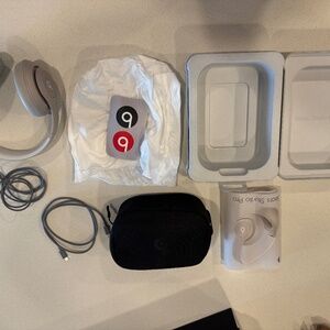 LIKE NEW BEATS HEADPHONES